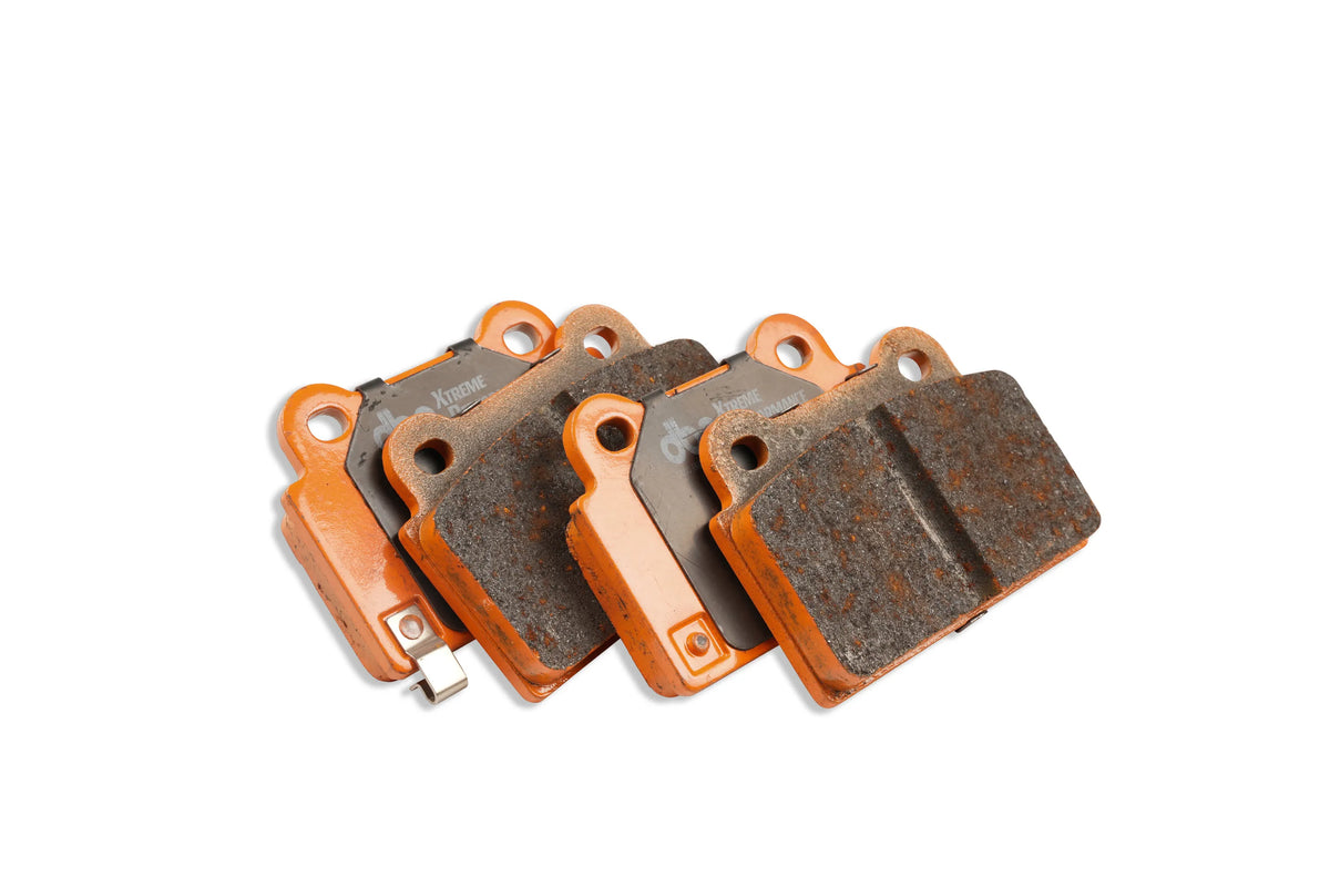 DBA DBA42225S-2215XP - Brake Kit - 4000 Series T3 Slotted & Xtreme Performance Brake Pads (2x DBA42225S + DB2215XP)