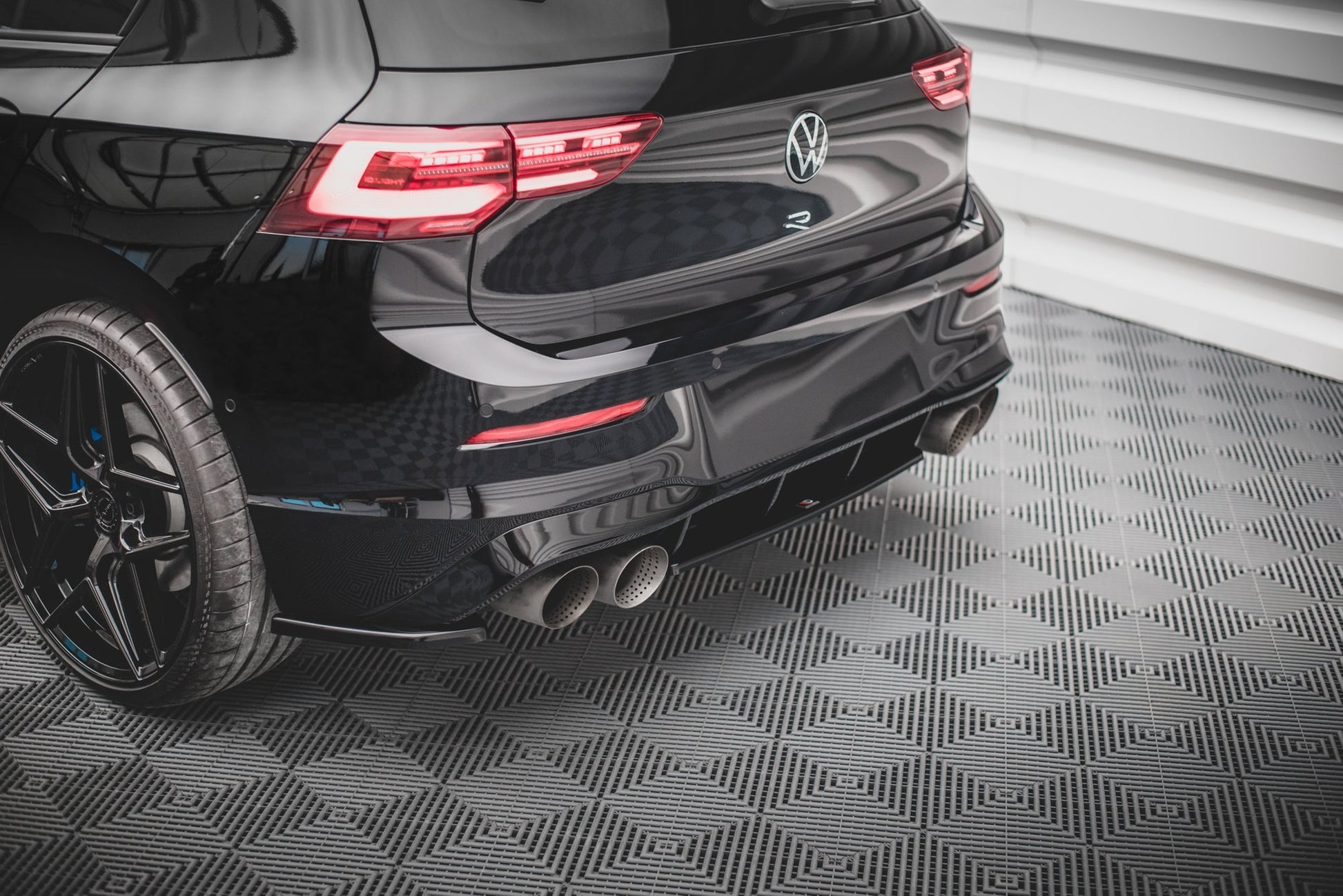 Maxton Design Splitter Laterali Post. V.1 - Volkswagen Golf R Mk8 - img 2
