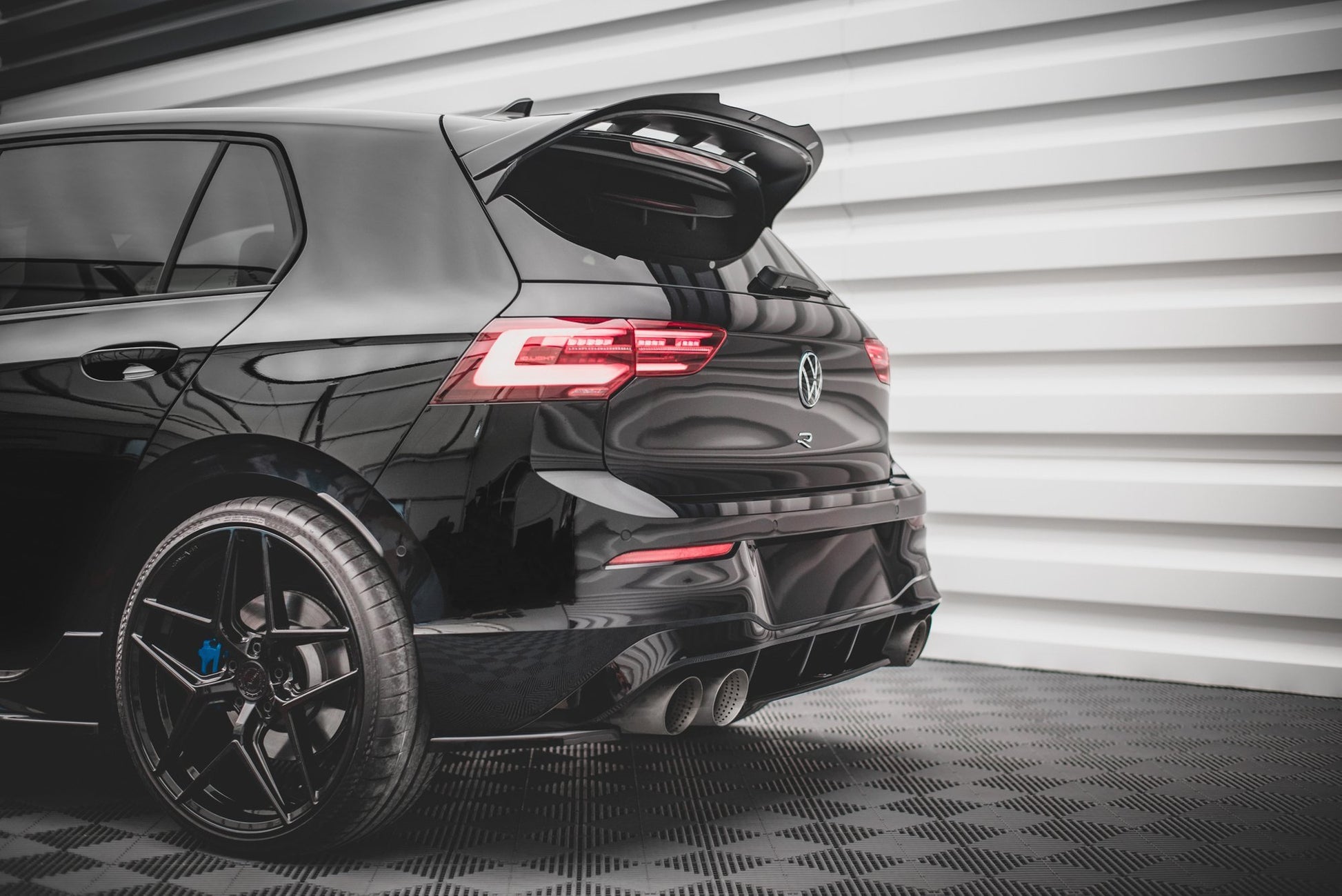 Maxton Design Splitter Laterali Post. V.1 - Volkswagen Golf R Mk8 - img 4