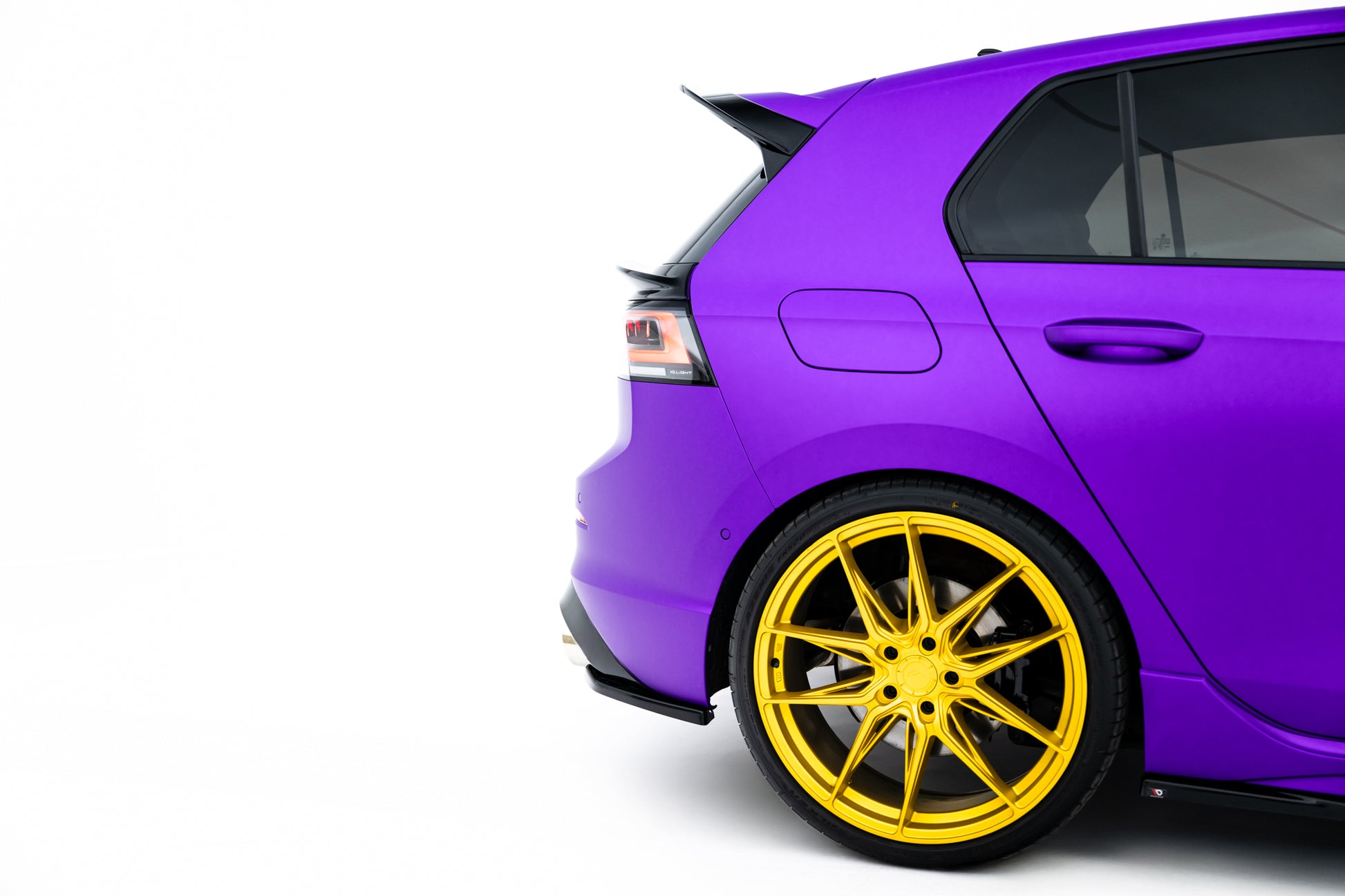 Maxton Design Splitter Laterali Post. V.1 - Volkswagen Golf R Mk8 - img 3