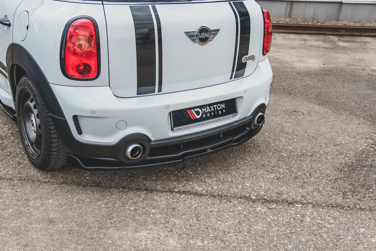 Maxton Design Splitter Post. - Mini Countryman R60