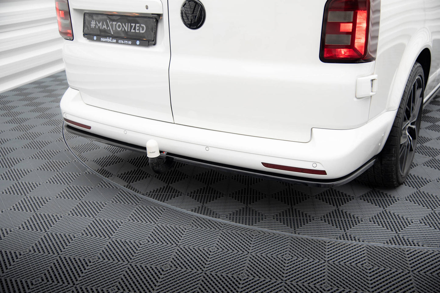 Maxton Design Splitter Post. - Volkswagen T6