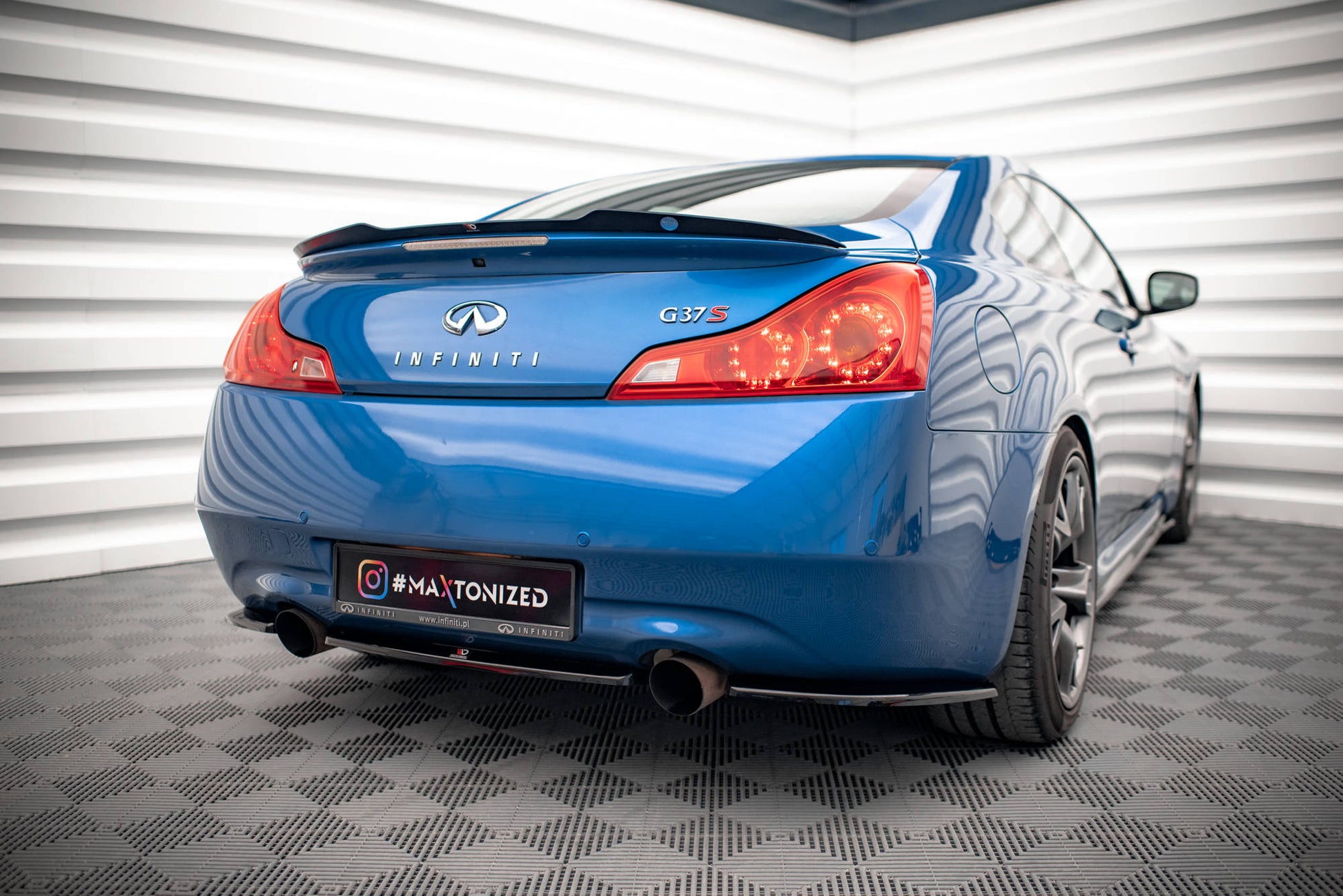 Maxton Design Splitter Post. - Infiniti G37