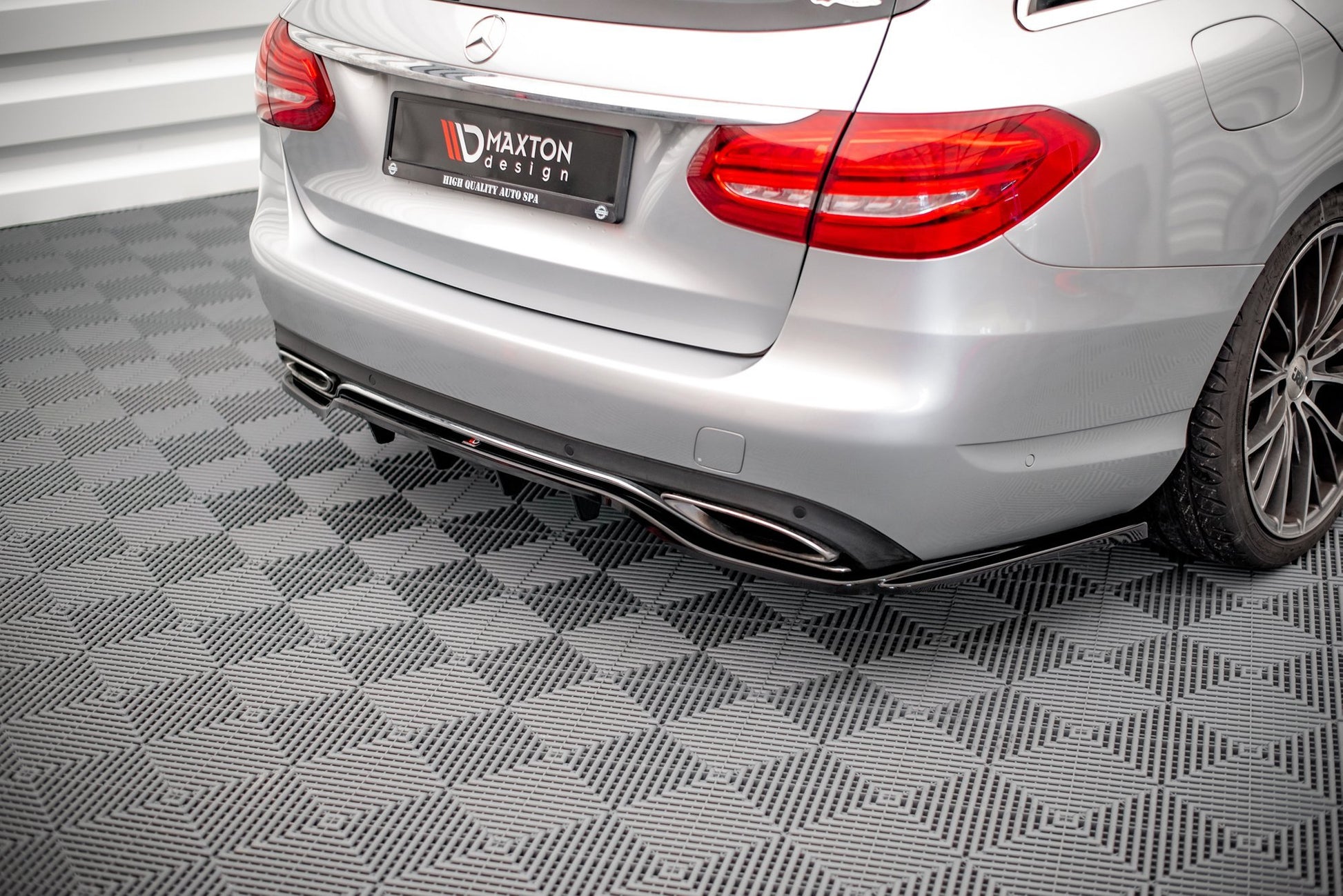 Maxton Design Splitter Post. - Mercedes C Klasa Standard