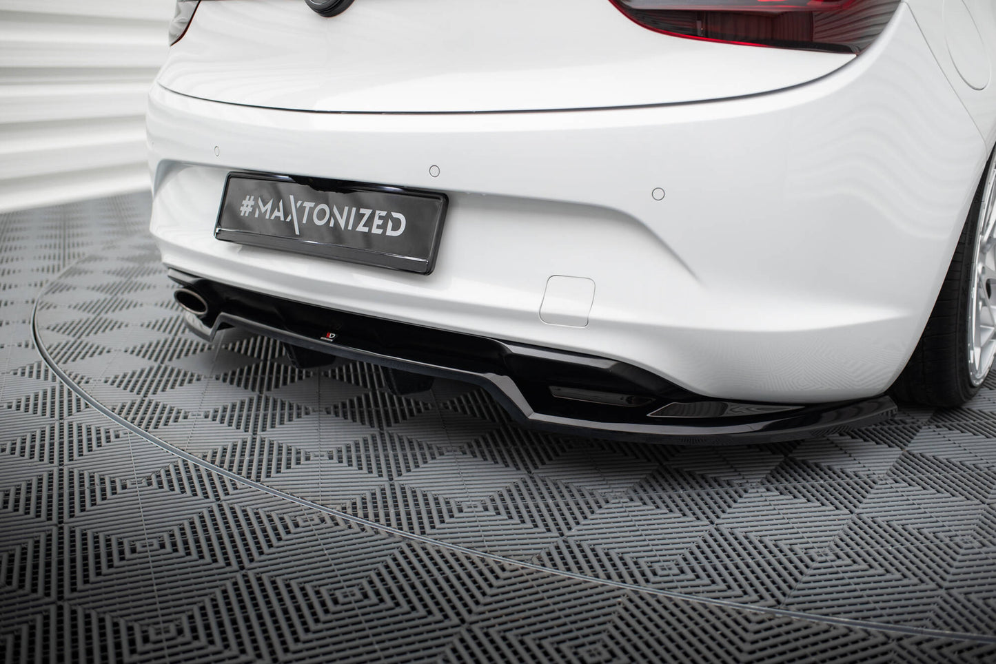 Maxton Design Splitter Post. - Opel Cascada - img 2