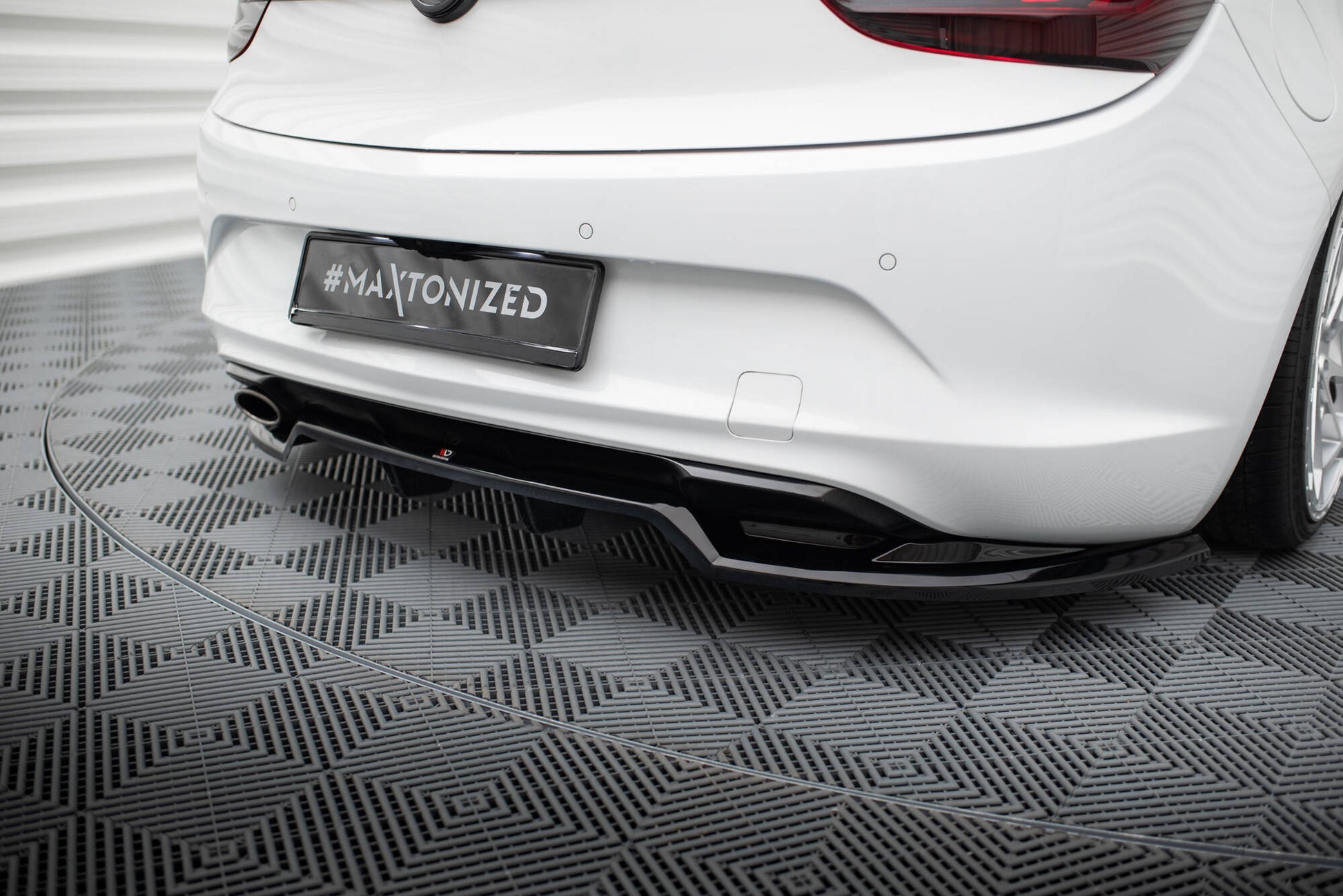 Maxton Design Splitter Post. - Opel Cascada - img 2