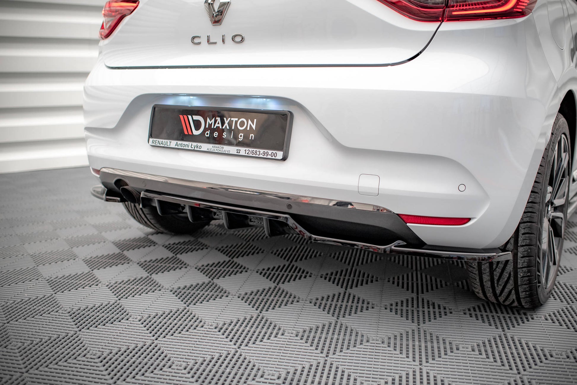 Maxton Design Splitter Post. - Renault Clio Mk5
