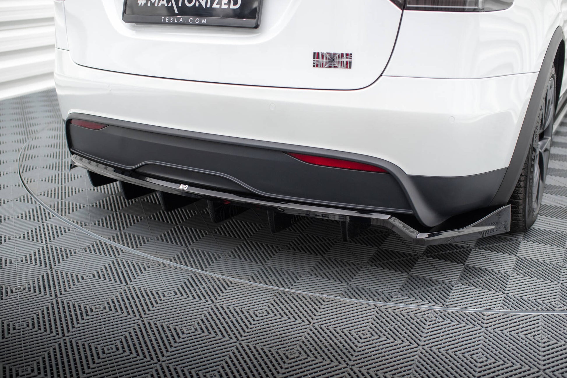 Maxton Design Splitter Post. - Tesla Model X - img 3