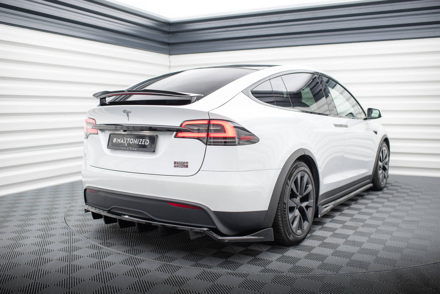 Maxton Design Splitter Post. - Tesla Model X