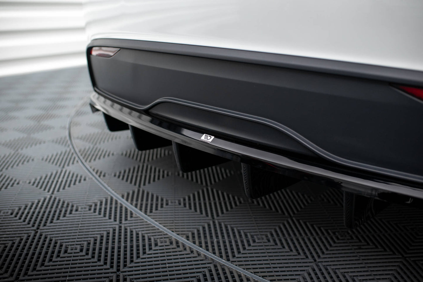 Maxton Design Splitter Post. - Tesla Model X - img 4