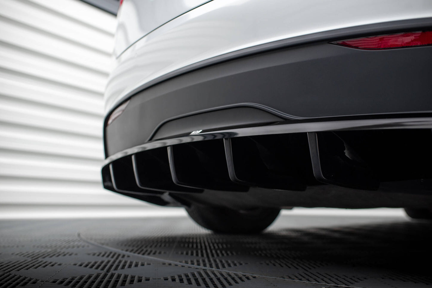 Maxton Design Splitter Post. - Tesla Model X - img 5