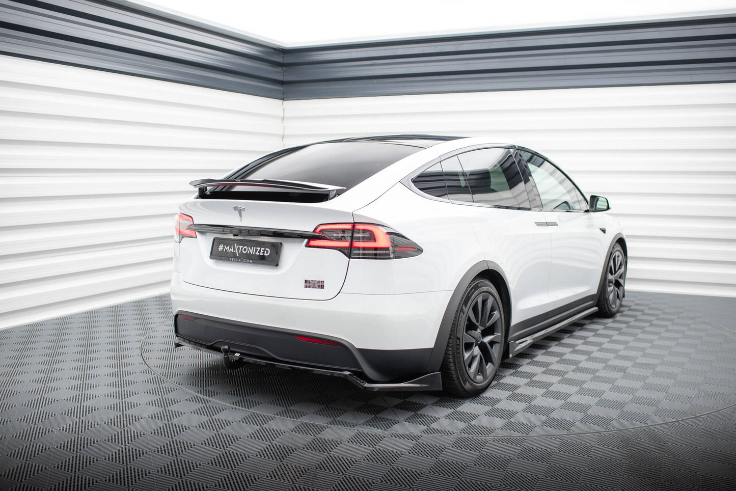 Maxton Design Splitter Post. - Tesla Model X - img 2