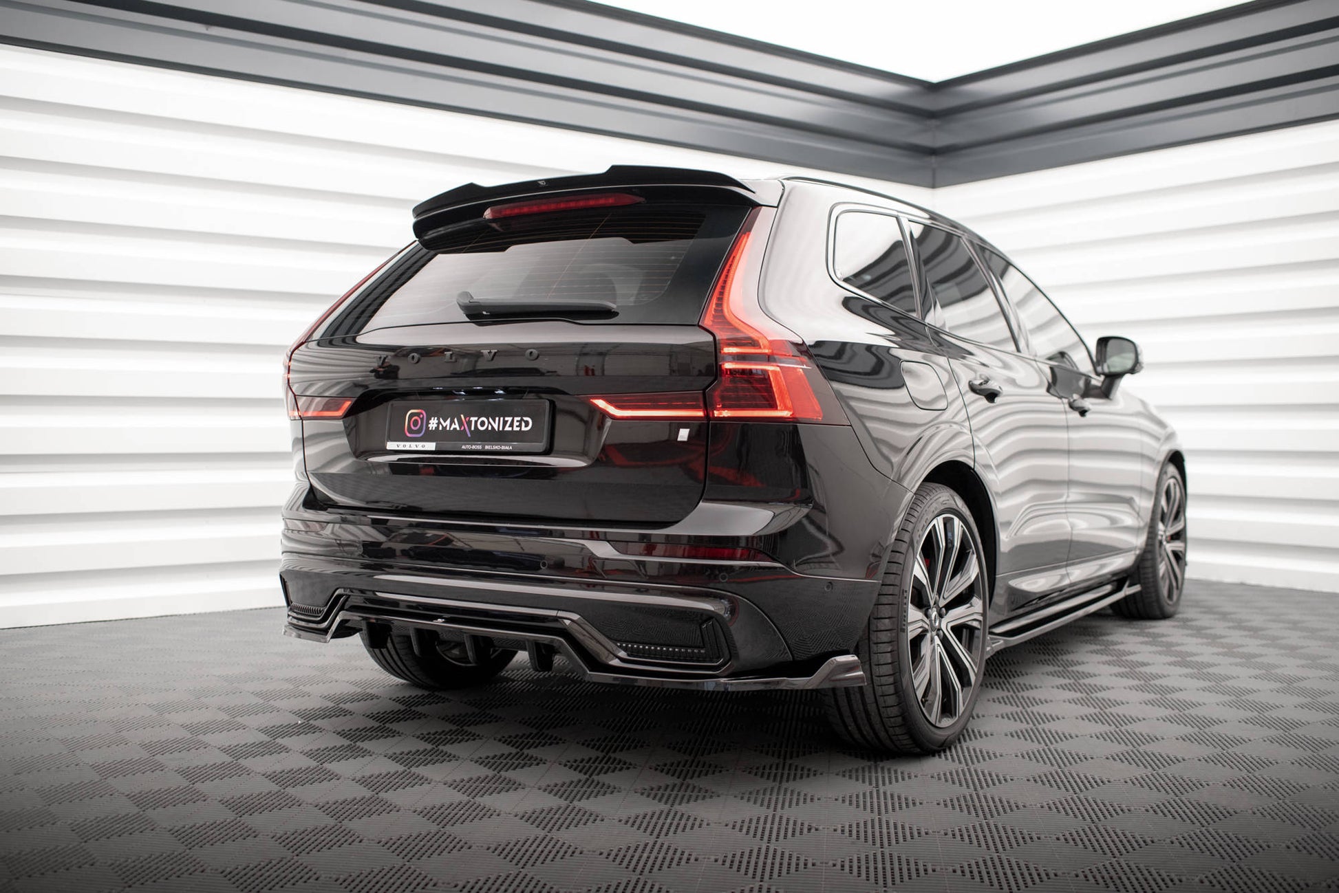 Maxton Design Splitter Post. - Volvo XC60 R-Design
