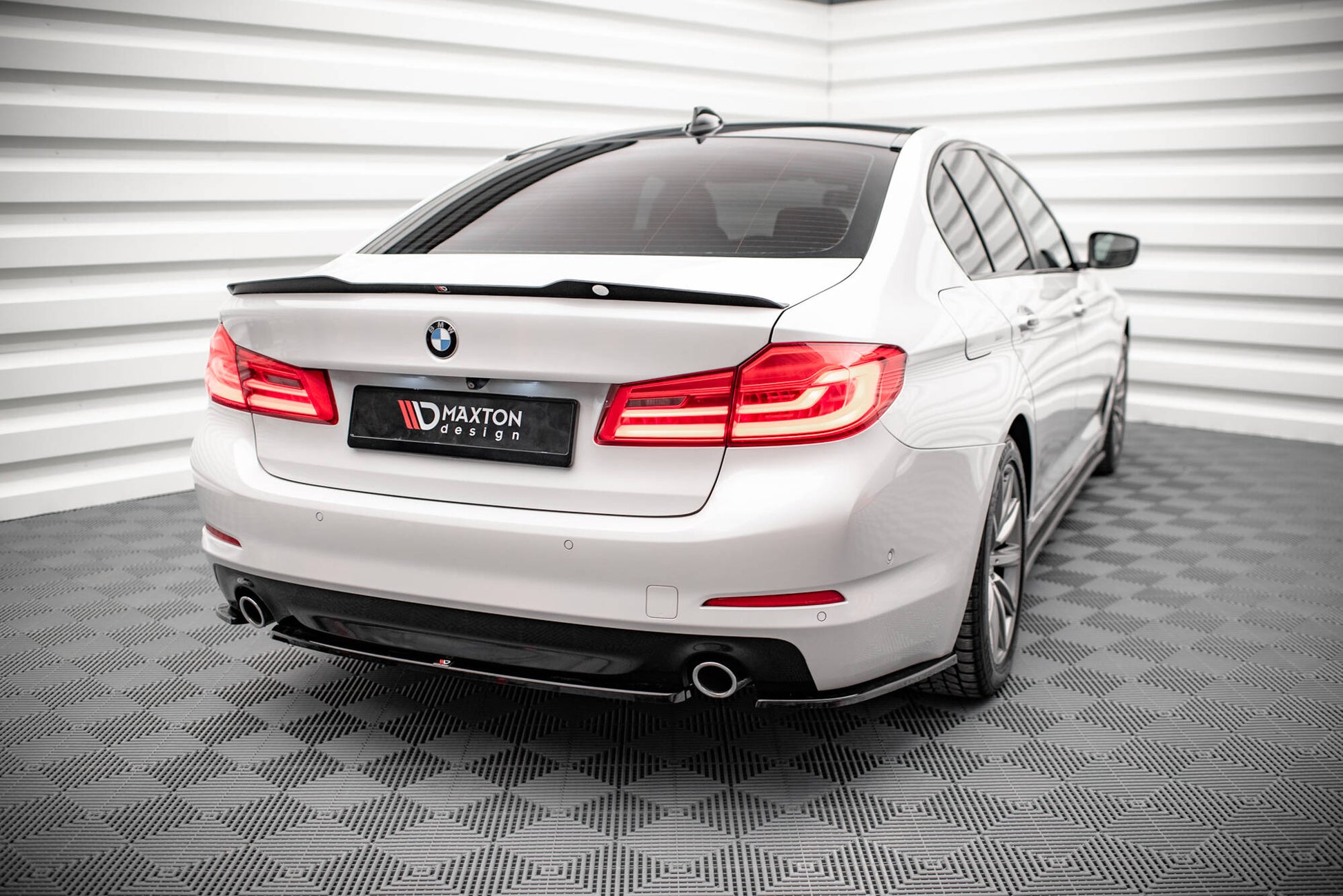 Maxton Design Set Splitter - BMW Serie 5 G30-G31 - img 7