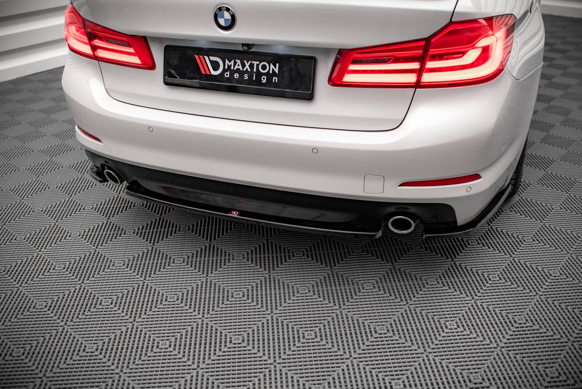 Maxton Design Set Splitter - BMW Serie 5 G30-G31 - img 8