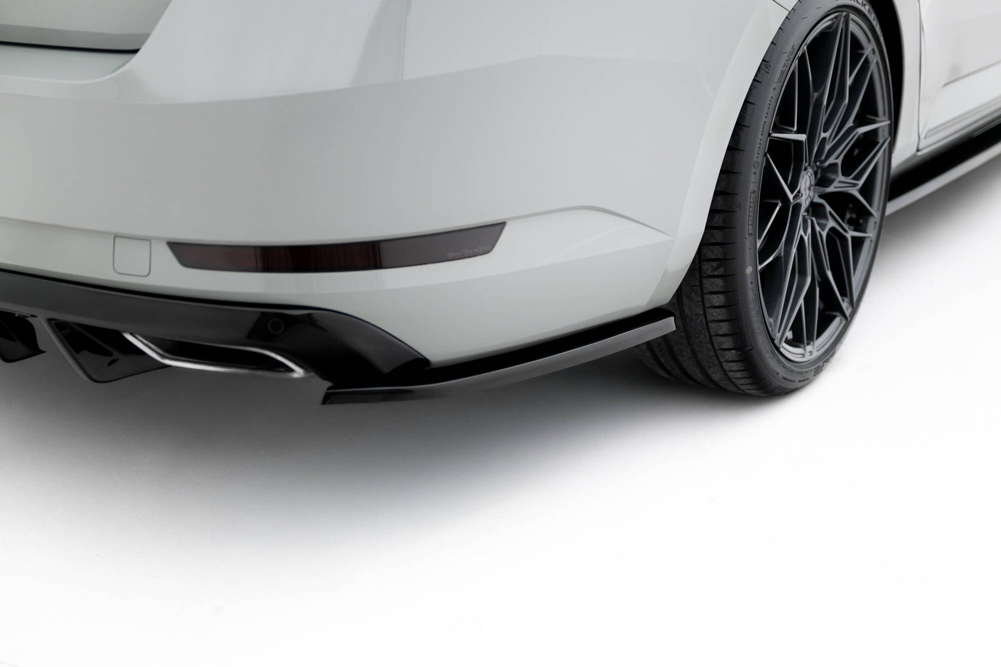 Maxton Design Set Splitter - Skoda Superb Mk3 - img 10
