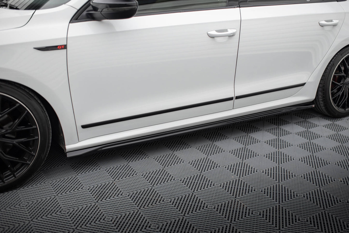 Maxton Design Set Splitter - Volkswagen Passat Mk8 (B8) Facelift - img 5