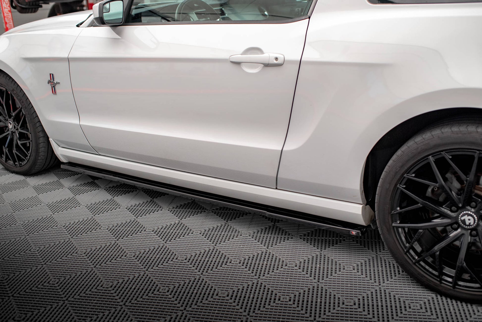 Maxton Design Minigonne Laterali - Ford Mustang Mk5 Facelift - img 3