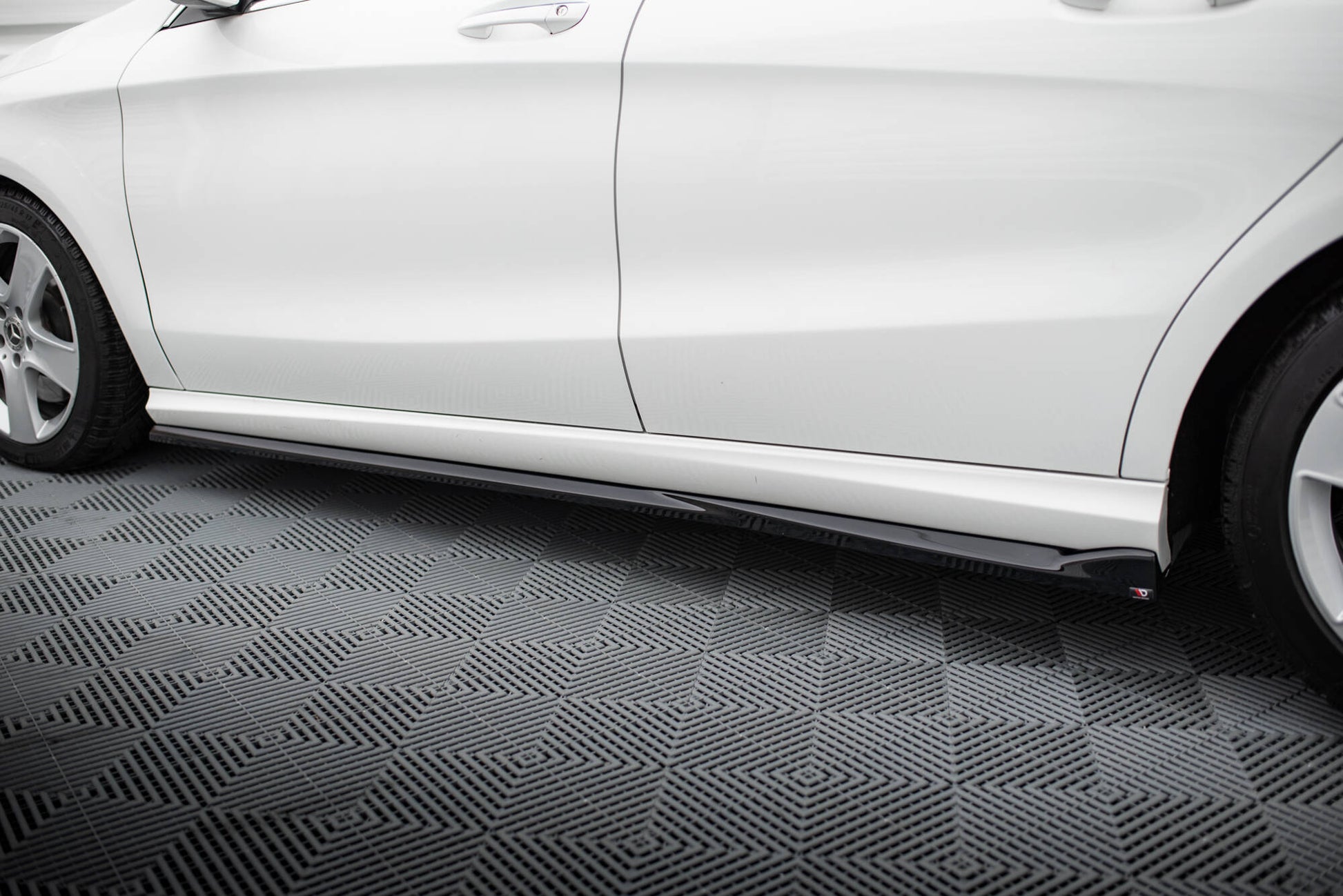 Maxton Design Minigonne Laterali - Mercedes CLA Standard - img 3