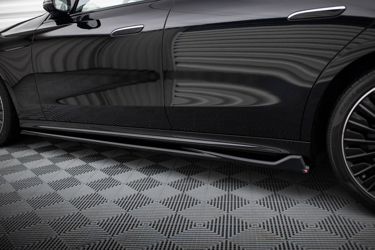 Maxton Design Minigonne Laterali - Mercedes E Klasa AMG-Line - img 3