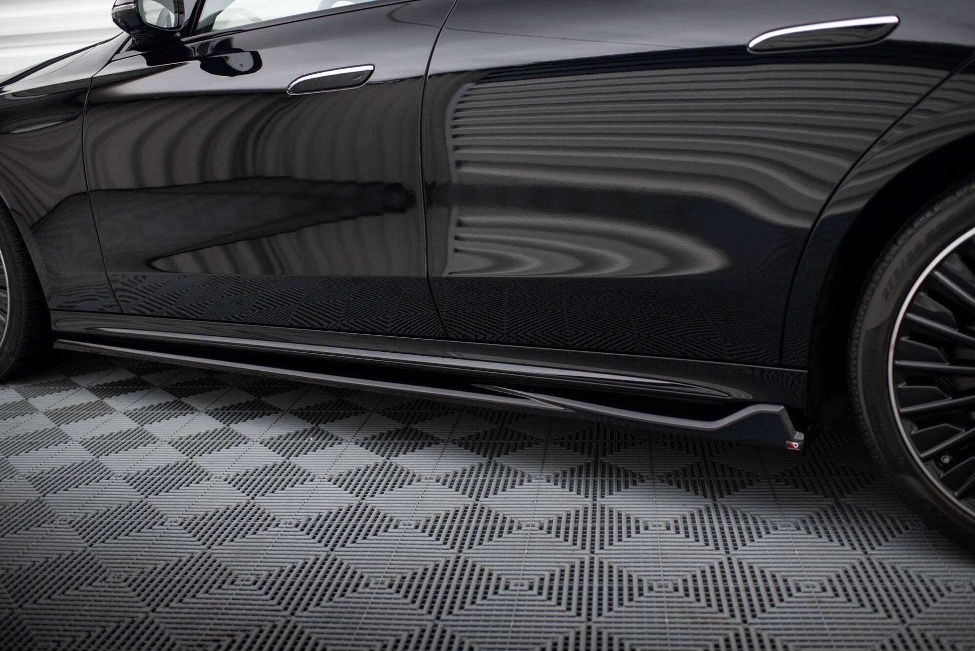 Maxton Design Minigonne Laterali - Mercedes E Klasa AMG-Line - img 3