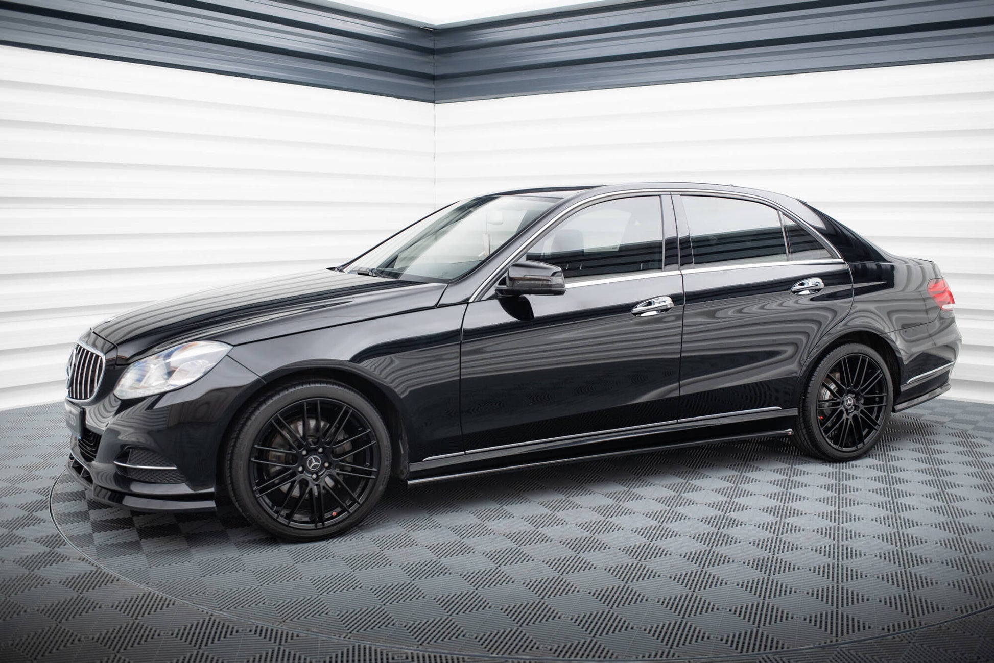 Maxton Design Minigonne Laterali - Mercedes E Klasa Standard - img 2
