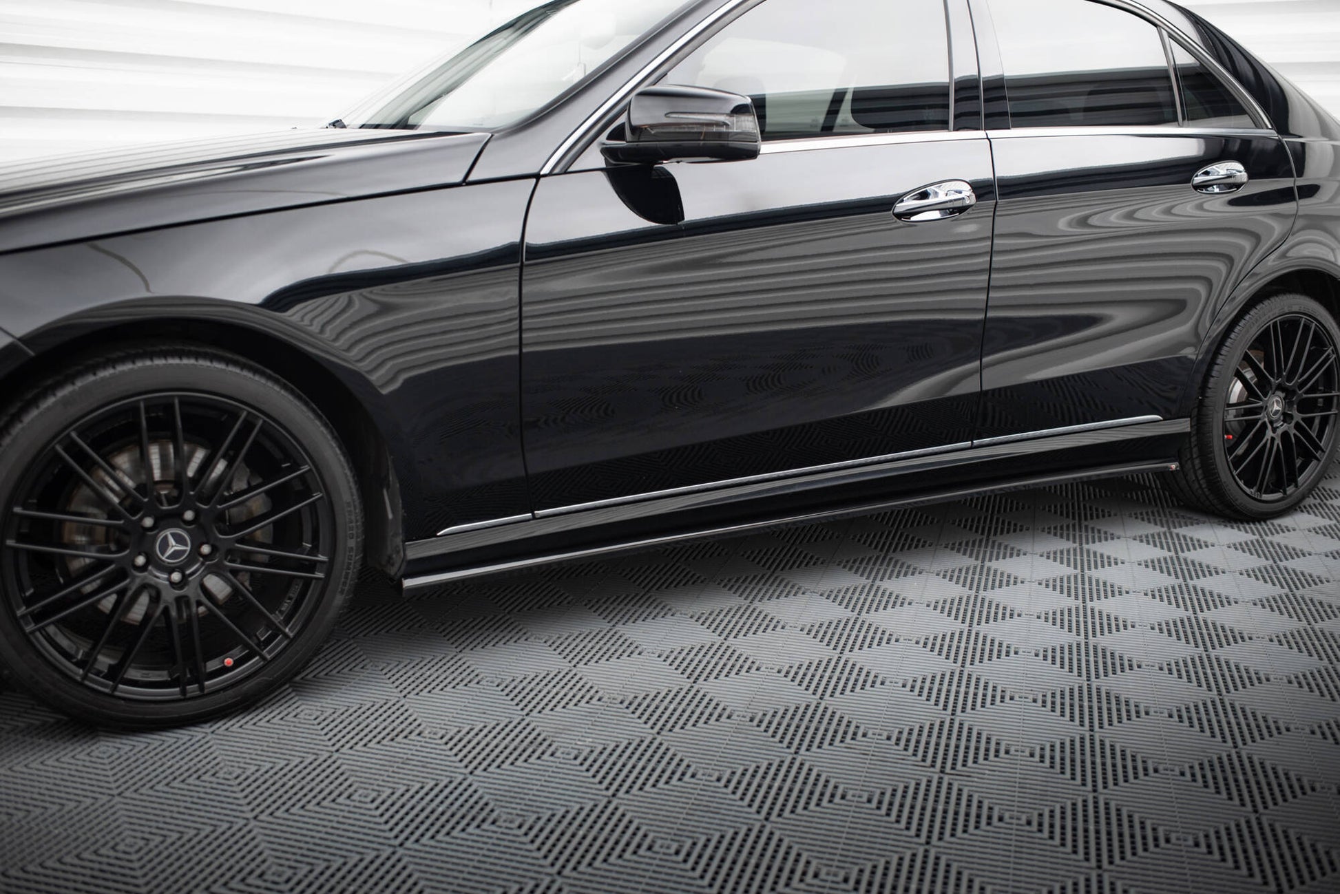 Maxton Design Minigonne Laterali - Mercedes E Klasa Standard