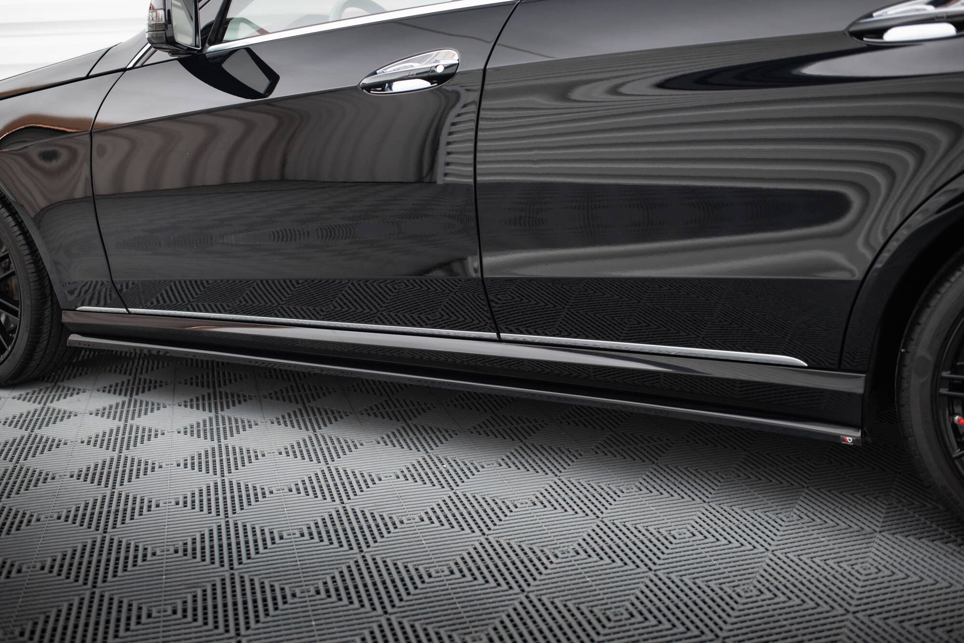 Maxton Design Minigonne Laterali - Mercedes E Klasa Standard - img 3