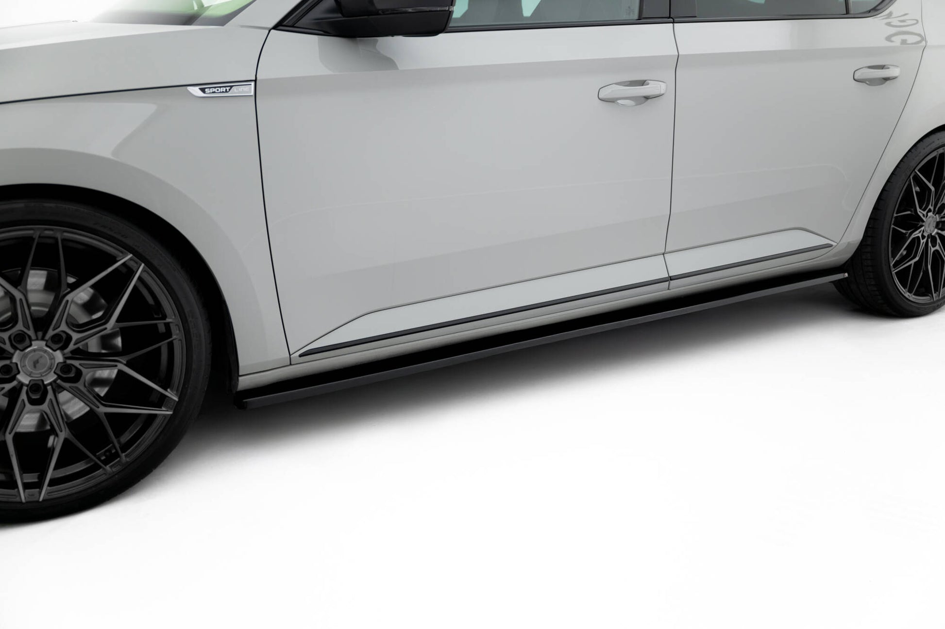 Maxton Design Minigonne Laterali - Skoda Superb Mk3