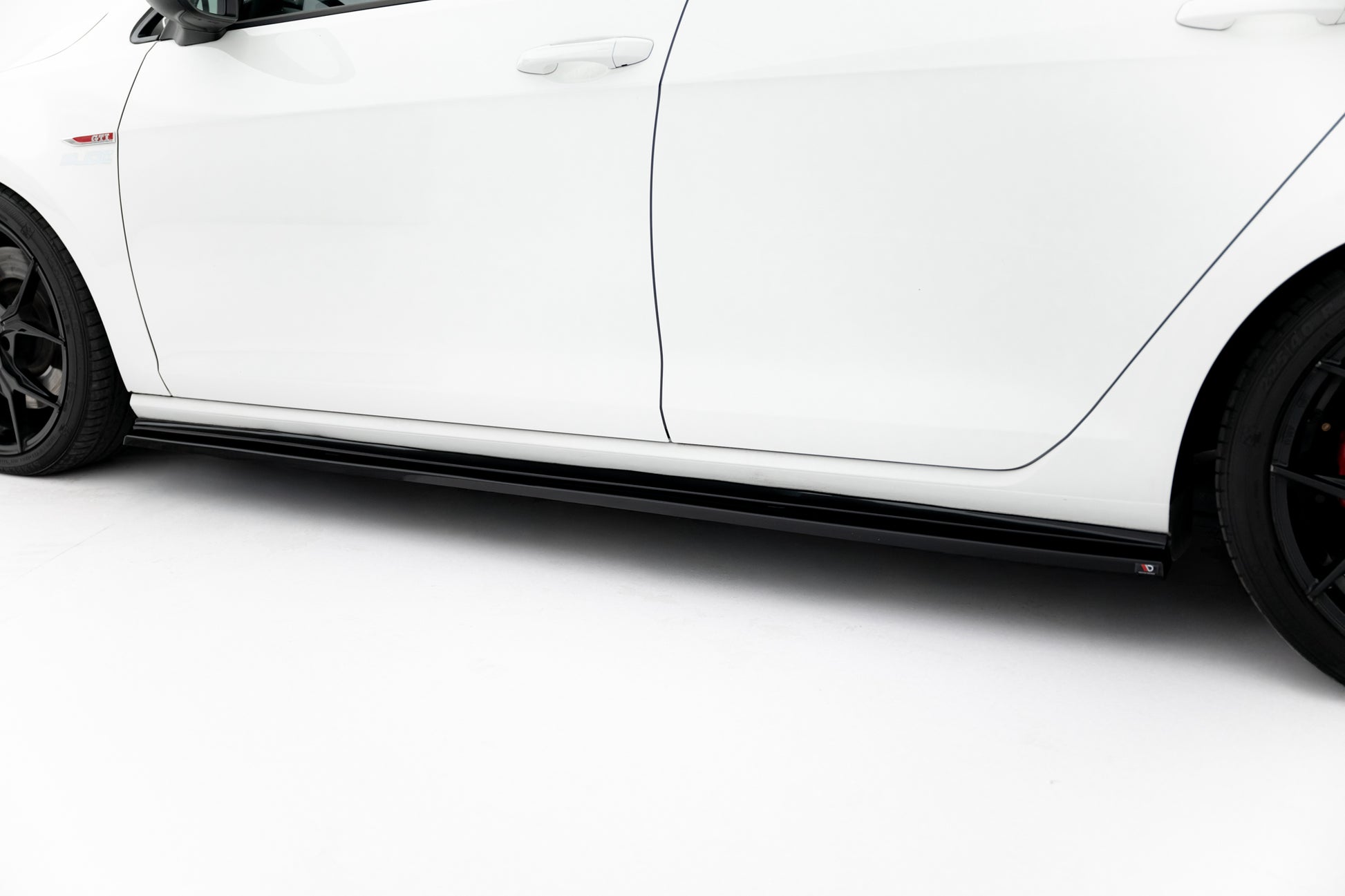 Maxton Design Minigonne Laterali V.2 - Volkswagen Golf GTI Mk7 - img 3