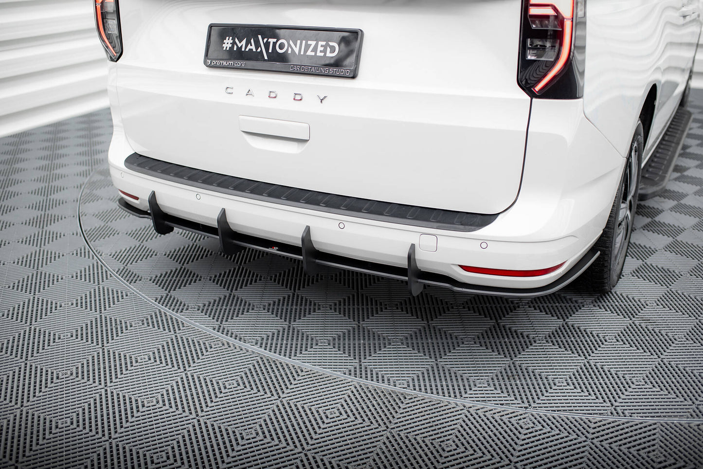 Maxton Design Street Pro Diffusore Post. - Volkswagen Caddy Mk5 - img 4