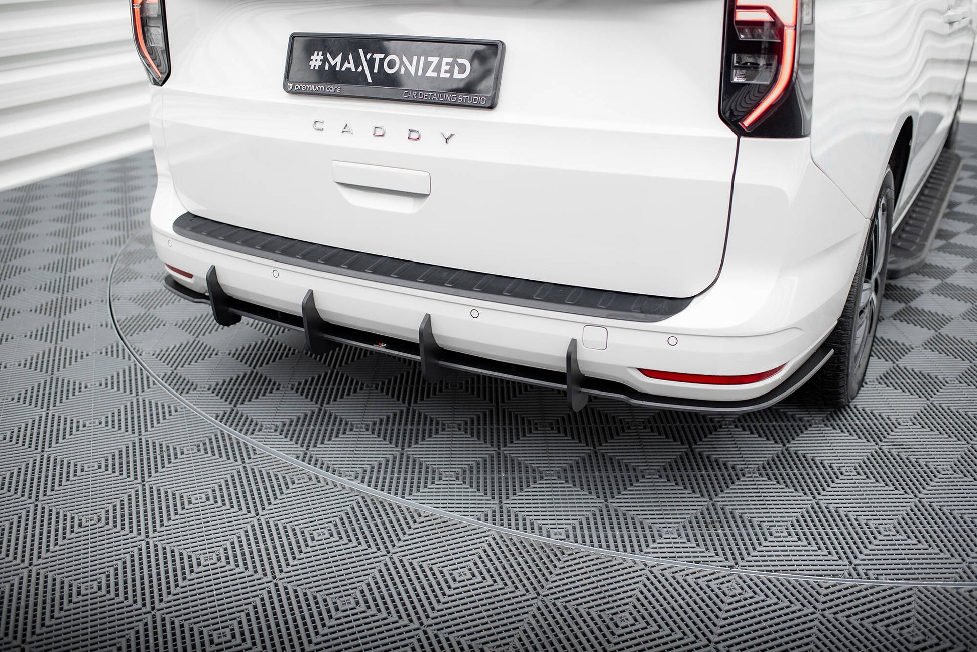 Maxton Design Street Pro Diffusore Post. - Volkswagen Caddy Mk5 - img 4
