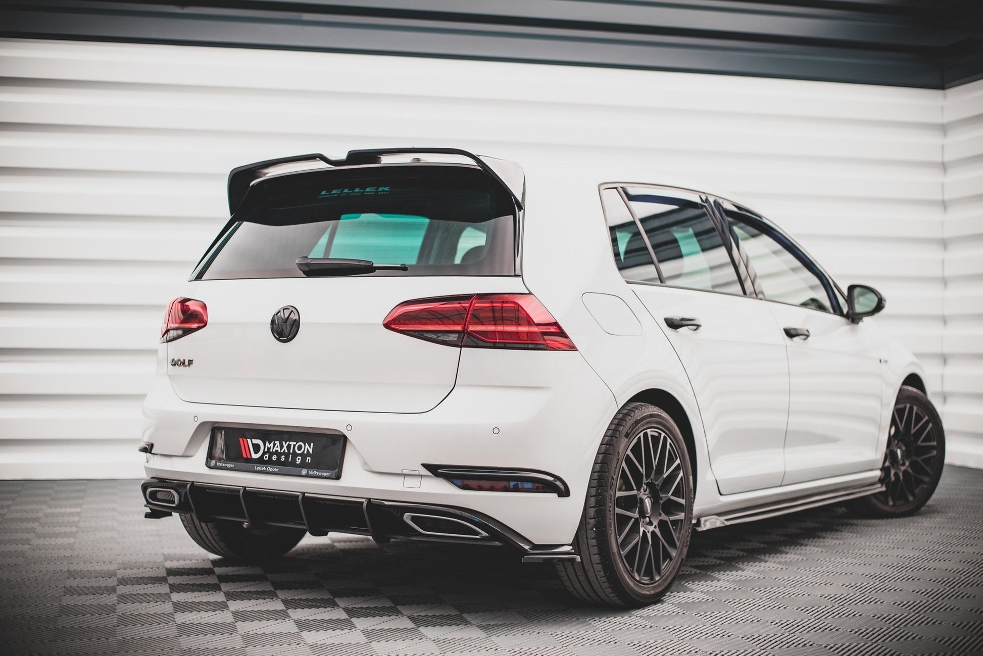 Maxton Design Street Pro Diffusore Post. - Volkswagen Golf Mk7 FL - img 2